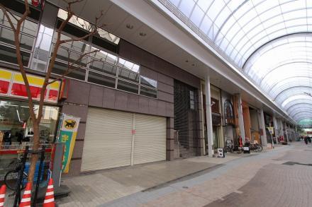 浜田ビル2f北 片原町商店街 テナント 香川県高松市 店舗 飲食店可 Sohoオフィス 片原町商店街 沿いのおしゃれな外観が特徴の4階建て2f部分32 72坪の店舗物件です 広い面積を倉庫として使用も可能 ことでん片原町駅まで徒歩3分 テナント香川 株式会社